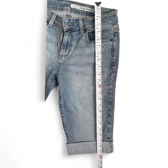 DKNY JEANS Bermuda Denim Shorts – Size 6 – Classic Mid-Wash - Picture 7 of 7